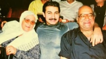 وحشتوني أوي .. ياسر جلال يعلق على صورته مع والديه