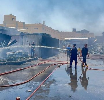 الحماية المدينة تسيطر على حريق مصنع دمياط دون خسائر بشرية.. صور