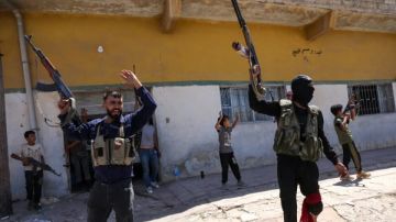 عشرات الدروز يعبرون من الجولان المحتل إلى سوريا دعما لأبناء طائفتهم