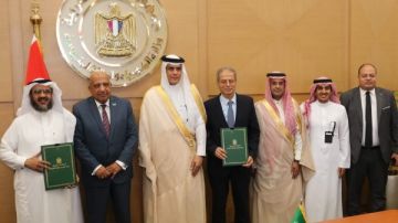 وزير الكهرباء يشهد توقيع مذكرة تفاهم لتطوير وتحديث مركز أبحاث الجهد الفائق وزير الكهرباء يشهد توقيع مذكرة تفاهم لتطوير وتحديث مركز أبحاث الجهد الفائق