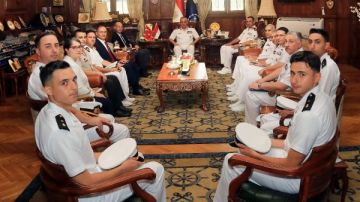 القوات البحرية تستقبل وفدا من الكلية البحرية التركية