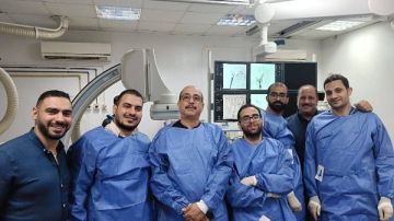 فريق طبي ينجح في إنقاذ حياة مريض يعاني من ضيق حرج بالشريان السباتي بأسيوط