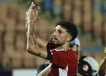  اتكسر وحصله شرخ .. مدحت شلبي ينتقد جماهير الأهلي بسبب وسام أبو علي