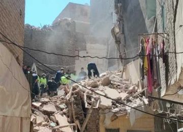  الإسعاف تواصل الدفع بالأطقم والسيارات لنجدة ضحايا حادثي انهيار عقارين بـ شبرا ومصر القديمة