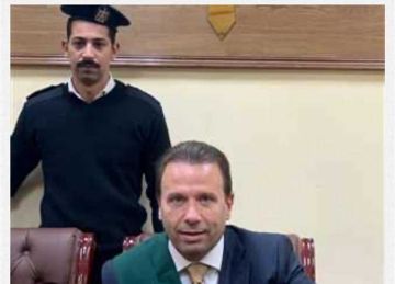 هدد فتاة بنشر صور فاضحة لإجبارها على إقامة علاقة جنسية معه.. والمحكمة تعاقبه بالحبس