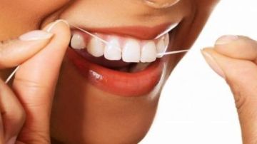 لامعة وبيضاء.. وصفة سحرية تزيل اصفرار الأسنان في دقيقة