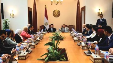 أنتم عماد المستقبل.. بدر عبد العاطي وأشرف صبحي يلتقيان شباب نموذج محاكاة مجلس الشيوخ