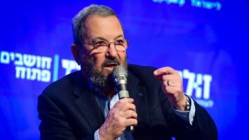 إيهود باراك يدعو إلى عصيان مدني وإضراب عام حتى استقالة حكومة نتنياهو إيهود باراك يدعو إلى عصيان مدني وإضراب عام حتى استقالة حكومة نتنياهو