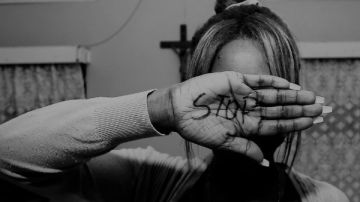 النيابة تعلن مواصلة جهودها الحثيثة في مواجهة جرائم الاتجار بالبشر.. وهذه عقوبتها