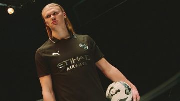 الأسود الكامل.. مانشستر سيتي يعلن عن قميصه الثاني