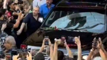 موكب مهيب .. توديع جثمان زياد الرحباني بالزغاريد والورود موكب مهيب .. توديع جثمان زياد الرحباني بالزغاريد والورود