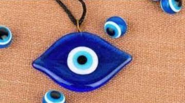 هل ارتداء الخرزة الزرقاء يدخل في باب الشرك الأصغر؟