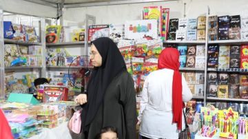 إقبال جماهيري على معرض الفيوم للكتاب.. وورش الأطفال تخطف الأنظار