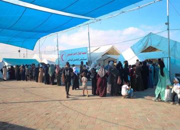 بعد استشهاد والدته.. طواقم مستشفى المواصي الميداني تنقذ حياة جنين