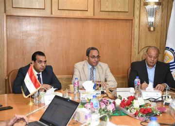 محافظ قنا يستقبل فريق عمل مشروع التنمية الحضرية المتكاملة حينا 