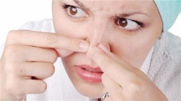 أكبر مما تتخيل.. فقع الحبوب يعرض الشباب لمشاكل خطيرة في المستقبل ويسبب الموت