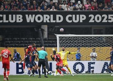 إصابة جمال موسيالا في مباراة باريس وبايرن وبكاء دوناروما (فيديو) إصابة جمال موسيالا في مباراة باريس وبايرن وبكاء دوناروما (فيديو)