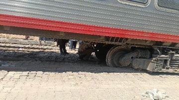 خروج عربة قطار عن القضبان في المنوفية.. وتوقف الحركة وجهود لرفع آثار الحادث.. شاهد