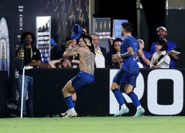 زعيم العرب الحقيقي .. نجم الزمالك السابق يعلق على تأهل الهلال لـ ربع نهائي مونديال الأندية زعيم العرب الحقيقي .. نجم الزمالك السابق يعلق على تأهل الهلال لـ ربع نهائي مونديال الأندية