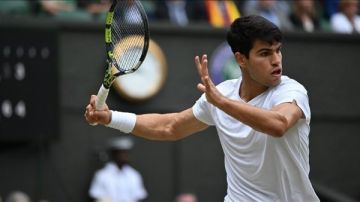 ألكاراز يتأهل إلى نهائي ويمبلدون ويواصل كتابة التاريخ بعمر الـ22 ألكاراز يتأهل إلى نهائي ويمبلدون ويواصل كتابة التاريخ بعمر الـ22