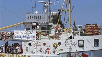 المكتب الحكومي بغزة: الاحتلال الإسرائيلي يرتكب جريمة قرصنة بحرية جديدة باقتحام السفينة حنظلة