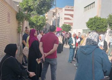 تباين آراء طلاب الثانوية العامة حول امتحاني الكيمياء والجغرافيا بالشرقية تباين آراء طلاب الثانوية العامة حول امتحاني الكيمياء والجغرافيا بالشرقية