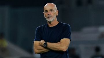 فيورنتينا يعلن تعاقده رسميا مع المدرب الإيطالي ستيفانو بيولي