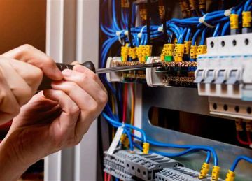 من التوصيل المخالف إلى الإهمال.. 4 حالات تقودك إلى السجن بسبب الكهرباء من التوصيل المخالف إلى الإهمال.. 4 حالات تقودك إلى السجن بسبب الكهرباء