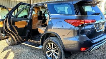 سعر ومواصفات تويوتا فورتشنر 2025 في الإمارات .. صور