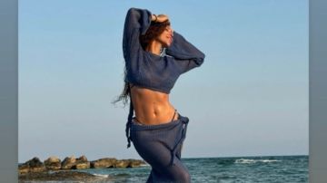 ميريام فارس تثير الجدل بإطلالة جريئة على الشاطئ