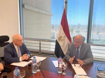 الدكتور محمود عصمت: الاستراتيجية الوطنية للطاقة وخططها التنفيذية تنطلق من رؤية متكاملة للدولة بالاعتماد على الطاقات المتجددة والنظيفة