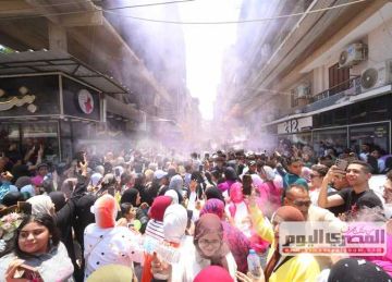 طلاب الثانوية العامة بالدقهلية يودعون ماراثون الامتحانات بفرحة عارمة (صور) طلاب الثانوية العامة بالدقهلية يودعون ماراثون الامتحانات بفرحة عارمة (صور)