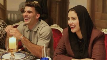 ظهرر لافت لـ زيزو برفقة زوجته