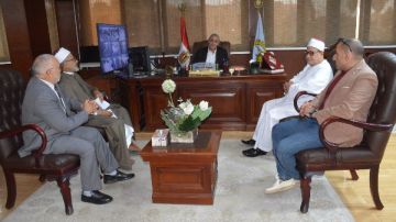 محافظ الغربية يبحث مع وفد المنظمة العالمية لخريجي الأزهر تعزيز التعاون الفكري