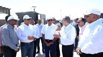 مدبولي يتفقد محطة لتحلية مياه البحر بالعلمين الجديدة