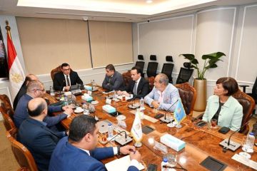 وزير الإسكان يعقد اجتماعا لمتابعة الموقف التنفيذي لمشروع حدائق تلال الفسطاط