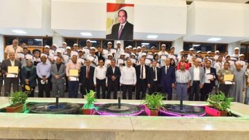 بحضور المحافظ .. مستثمري أسيوط تكرم 50 طالبا بمنظومة التعليم المزدوج صور