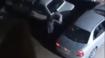 فيديو شباب يعتدون على سيدة بالضرب والألفاظ الخارجة.. التفاصيل الكاملة فيديو شباب يعتدون على سيدة بالضرب والألفاظ الخارجة.. التفاصيل الكاملة