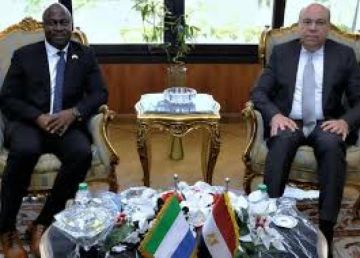 وزير الطيران المدنى يبحث مع نظيره السيراليونى التعاون المشترك