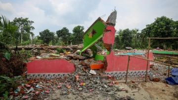 الهند تهدم منازل آلاف العائلات المسلمة الناطقة باللغة البنجالية الهند تهدم منازل آلاف العائلات المسلمة الناطقة باللغة البنجالية