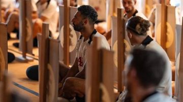 برنامج تأمل ذهني.. تفاصيل زيارة محمد صلاح لـ معبد بوذي في اليابان