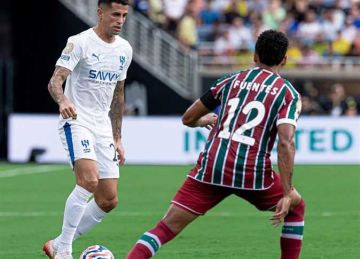 مباراة الهلال وفلومينينسي الآن: خطأ كانسيلو يتسبب في الهدف الأول (فيديو) مباراة الهلال وفلومينينسي الآن: خطأ كانسيلو يتسبب في الهدف الأول (فيديو)