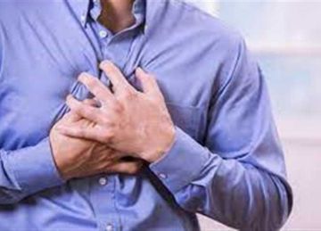 منها المخللات واللحوم المصنعة.. أطعمة تسبب الأزمات القلبية