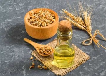 عجائب زيت جنين القمح.. فوائد بالجملة للبشرة والشعر عجائب زيت جنين القمح.. فوائد بالجملة للبشرة والشعر