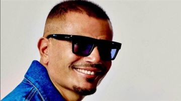 عمرو دياب يحتل صدارة اليوتيوب لليوم الرابع عشر على التوالي عمرو دياب يحتل صدارة اليوتيوب لليوم الرابع عشر على التوالي