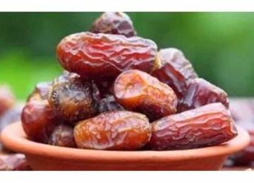 كنز صحي في بداية يومك.. 6 فوائد غير متوقعة لتناول التمر على الريق كنز صحي في بداية يومك.. 6 فوائد غير متوقعة لتناول التمر على الريق