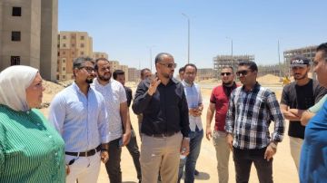 وزير الإسكان يتابع موقف وحدات سكن لكل المصريين بعدد من المدن الجديدة
