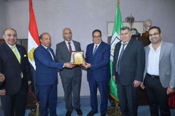 رئيس جامعة القاهرة يوجه قيادات المستشفى الفرنساوي بسرعة تفعيل البنية الرقمية