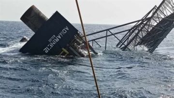 عاجل.. عودة 17 فردا من طاقم حفار جبل الزيت الغارق إلى منازلهم بعد تلقيهم العلاج عاجل.. عودة 17 فردا من طاقم حفار جبل الزيت الغارق إلى منازلهم بعد تلقيهم العلاج