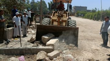 إزالة 3 حالات تعدي علي مساحة 66 متر بمركز كفر صقر